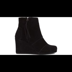 NWOT Toms Desert Wedge booties in black suede